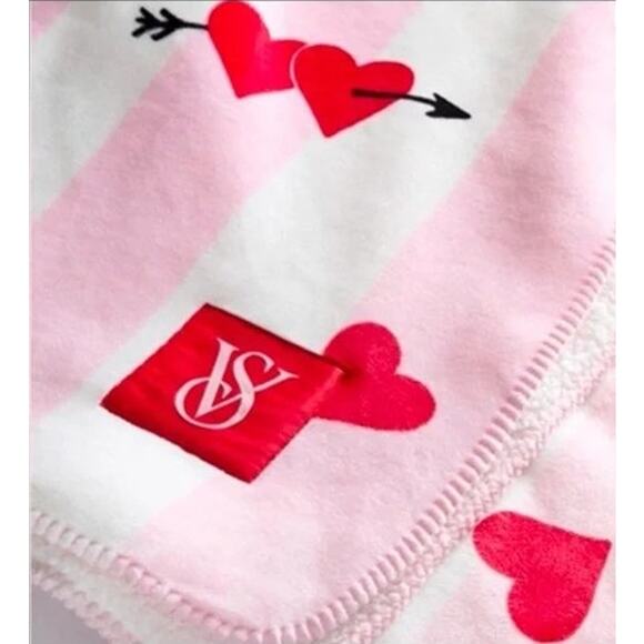 Victoria's Secret V-Day Hearts Cozy Plush Blanket 60x50 White Pink Red NEW - Picture 1 of 5